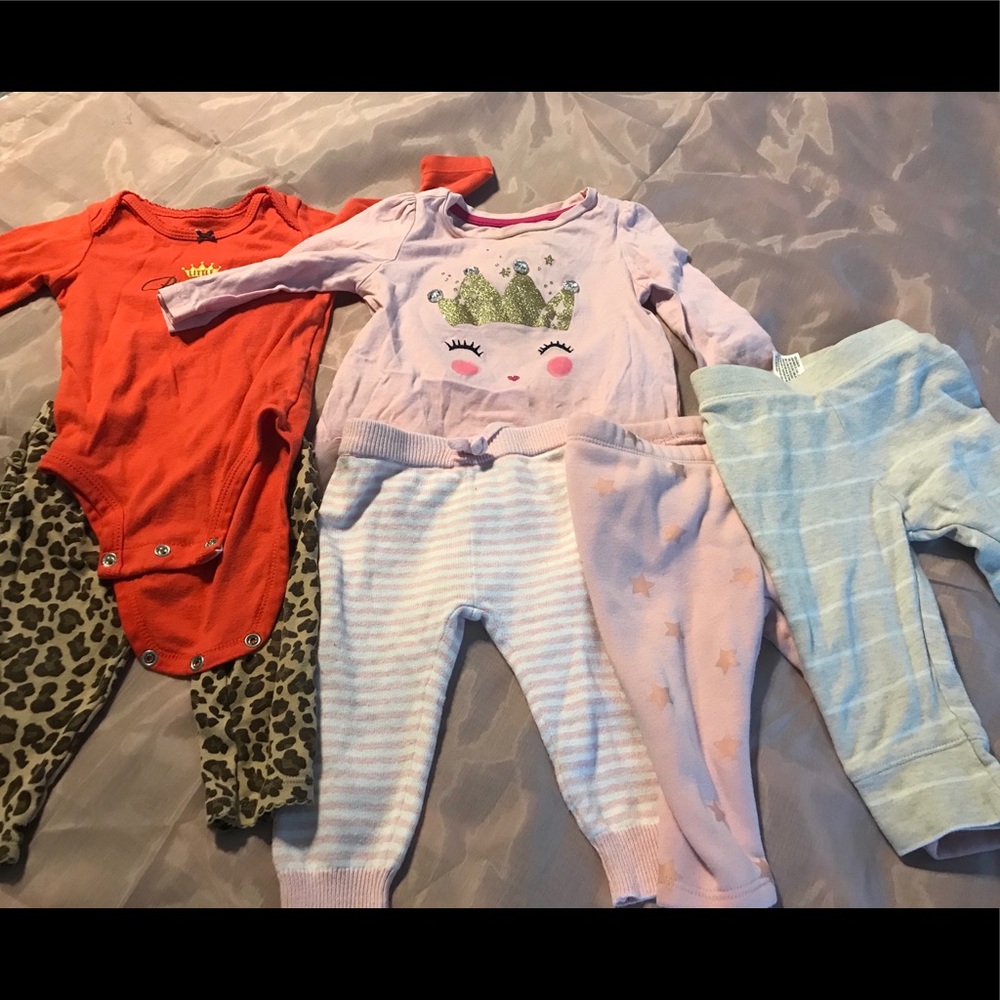 6 items of clothing for baby girl